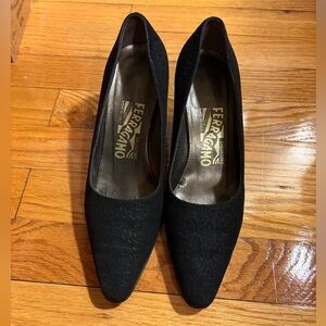 Vintage Salvatore Ferragamo Black Suede Pumps – Size 6 B (Early 90s)